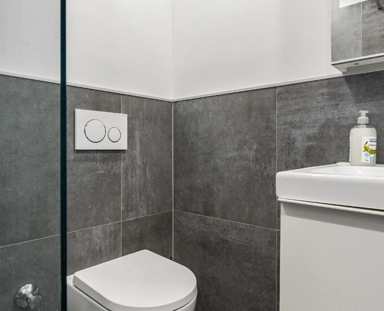 Altstadt Apartment With Privade Terrasa Dusseldorf Germany